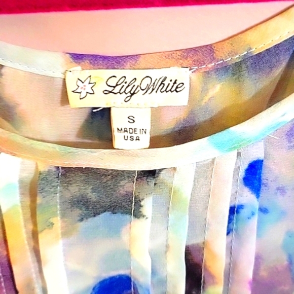 Lily White Womans Round Neck Spring Floral Open Back Sheer Blouse, Size: S - Picture 7 of 7